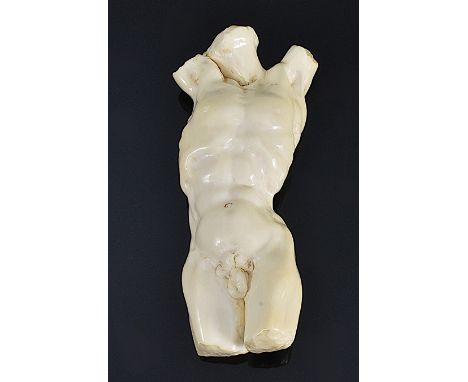 Männlicher Torso. Vollrund geschnitzte Elfenbeinfigur. Erbach, um 1900. H 11 cmThis item is not legal to sell in the UK