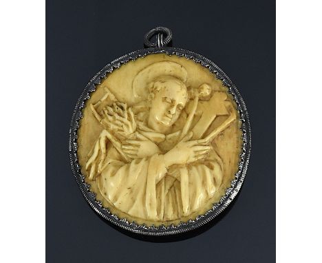 Elfenbeinrelief. Auf beiden Seiten Darstellungen des Heiligen Augustinus und eines Märtyrers. Silberfassung. Deutsch, um 1700