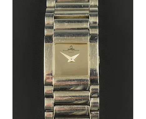 Baume und Mercier Damenarmbanduhr.  Ref. MX045219, Stahlgehäuse Nr. 4199766. Quarzwerk, Rückdeckel vierfach verschraubt. 2,1 