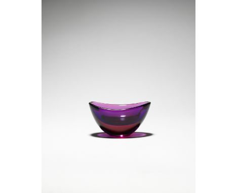 Flavio PoliRossi rubino blu 'Sommerso' bowl, model no. 11682, 1957Coloured glass. 7 x 12.5 x 6.5 cmProduced by Seguso Vetri d