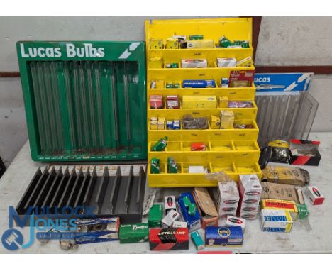 Automotive - Auto Bulbs - Car Parts - Selection of auto bulbs, Astra-lamp, Lucas, with shop displays, many boxed - from autom