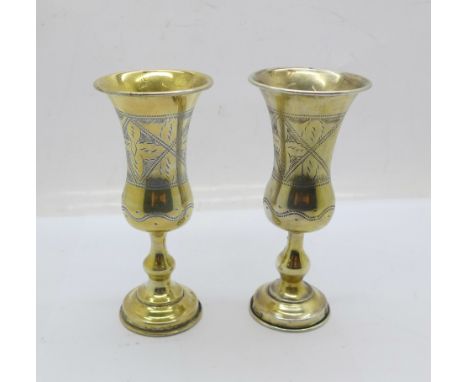 A pair of silver Yiddish cups, Birmingham 1907, 59g 