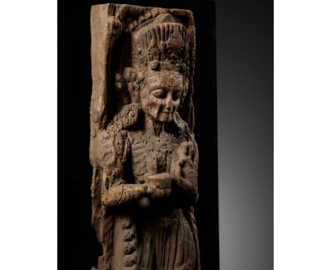 A RARE CARVED WOOD TEMPLE STRUT (VIGRAHA) DEPICTING A YOGINI 寺廟木柱雕刻瑜伽士Nepal, 13th-14th century or earlier. Finely carved stan