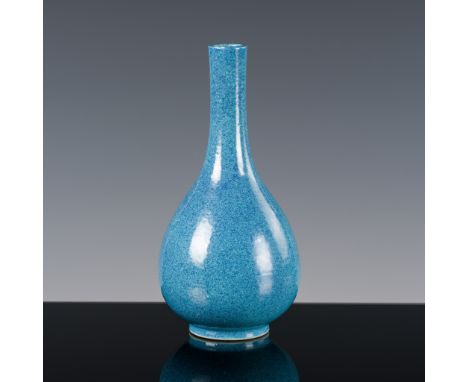 A ROBIN'S-EGG GLAZED VASE, CHINA, 18TH - 19TH CENTURY 十八至十九世紀爐鈞釉長頸瓶Well potted with a pear-shaped body raised on a rather bro