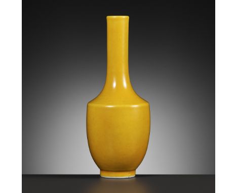 AN IMPERIAL YELLOW-GLAZED MONOCHROME MALLET VASE, YONGZHENG MARK, QING DYNASTY 清代御製黃釉長頸瓶，雍正款China, 18th - 19th century . Stan