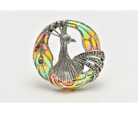 A WHITE METAL PLIQUE A JOUR PEACOCK BROOCH/PENDANT, of a circular openwork design, displaying a peacock head set with a green