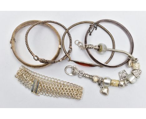 TWO SILVER BANGLES AND ASSORTED WHITE METAL BRACELETS, the first a hinged bangle with floral engraving and rope detail, fitte