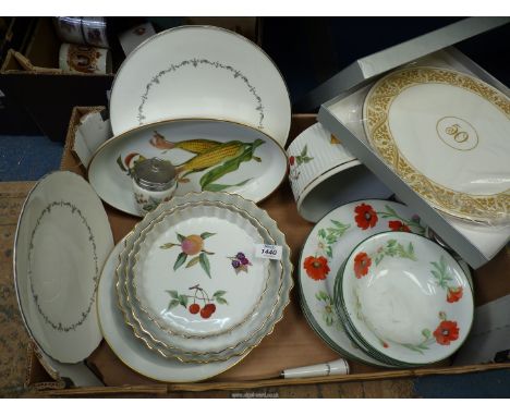 A quantity of Royal Worcester china including 'Poppies', 'Evesham', 'Silver Chantilly' , flan dishes, plates, cake plate, bow