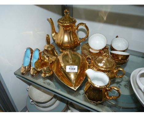 A quantity of gold lustre tea ware including teapot, sups, saucers, sugar bowl etc.