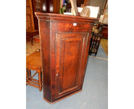 A Mahogany wall hanging Corner Cupboard having inlaid cross banding and light/darkwood stringing, 30 3/8'' wide x 45 1/4'' hi