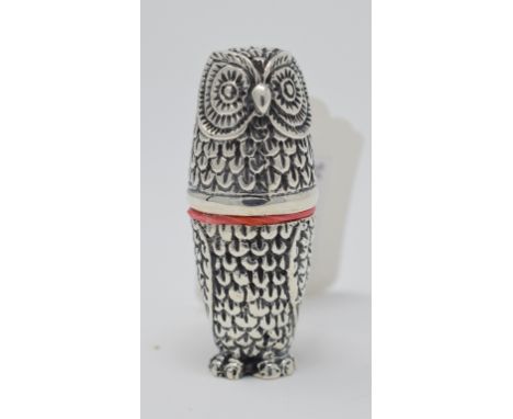 A silver novelty owl pincushion/thimble box, 5 cm high  Condition report Report by NG

Modern