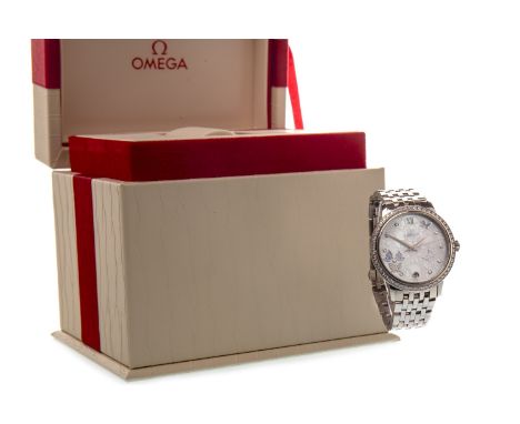 LADY'S OMEGA DE VILLE PRESTIGE EIGHTEEN CARAT WHITE GOLD DIAMOND SET AUTOMATIC WRIST WATCH, originally purchased 2019 and ref