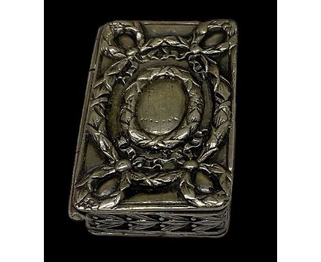 A Continental white metal snuff box, indistinct marks to base, 4 x 2.6cm, approx 0.9ozt/28.5g.