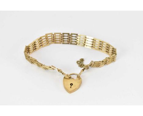 A 9ct yellow gold gate link bracelet with 9ct yellow gold padlock clasp, approx 15.5g.