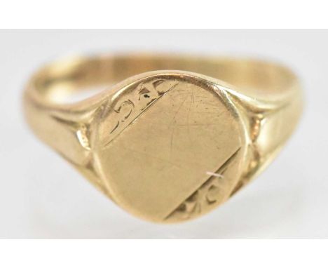 A 9ct yellow gold gentleman's signet ring, size Y, approx 5.7g.