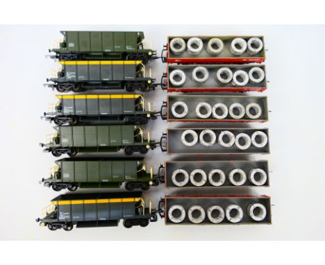 Hornby - Lima - 12 x unboxed OO gauge wagons, three seacow hopper wagons in black # 305667, three seacow hopper wagons in bla