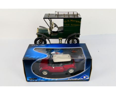 Solido - A boxed Mini Cooper in 1:18 scale # 8080 and a vintage style pressed metal Ford Model T van. Both are dusty from dis