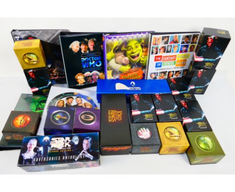 Lord of the Rings - Star Trek - Others - A quantity of EMPTY Trading Card boxes and Empty ring binder folders suitable for tr