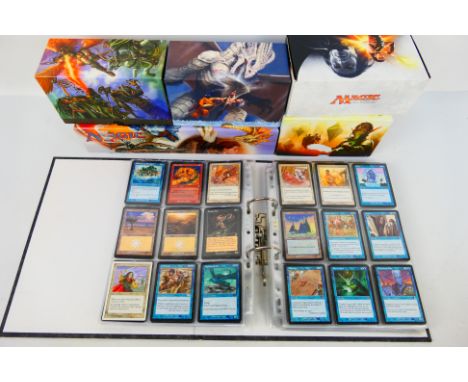 Wizards of the Coast - Magic The Gathering - A collection of over 600 loose Magic The gathering trading cards from various se