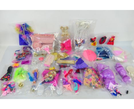 Barbie - Mattel - Other - An unboxed collection of Barbie related accessories, outfits and fast food toys. Lot includes a Bar