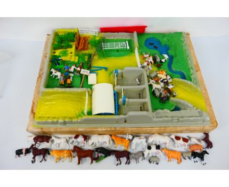 Britains - A boxed Britains Farm Yard set with animals and figures. The set appears in Very Good condition with light signs o