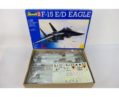 Revell - A boxed Revell 4788 1:32 scale F-15 E/D Eagle plastic model kit. The kit contents appear to be in Mint condition wit