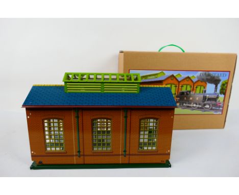 Darstaed - A boxed O gauge tinplate Darstaed ES1E Modular Engine Shed. The engine shed appears to be in Mint condition, house
