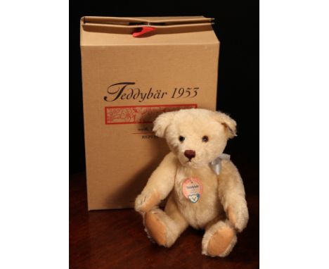 Steiff (Germany) EAN 408489 teddy bear 1953 replica, trademark 'Steiff' button to ear with black and white tag, cardboard che