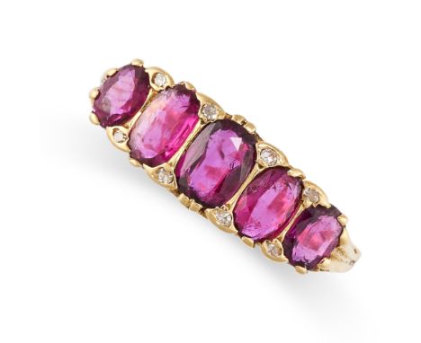 NO RESERVE - A RUBY AND DIAMOND FIVE STONE RING in 18ct yellow gold, set with a graduated row of cushion cut rubies accented 