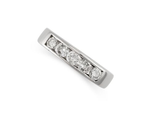 A DIAMOND FIVE STONE RING set with round cut diamonds totalling 0.50 carats, stamped 18CT, size M / 6, 5.8g.