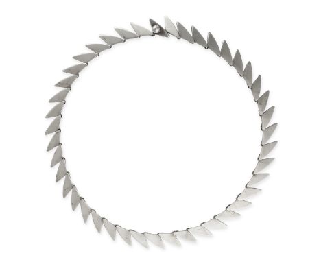 BENT KNUDSEN, A SILVER COLLAR NECKLACE in silver, with abstract triangular links, signed BENT K, stamped 925, 42.0cm, 35.9g.