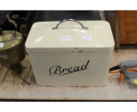 Enamel breadbin