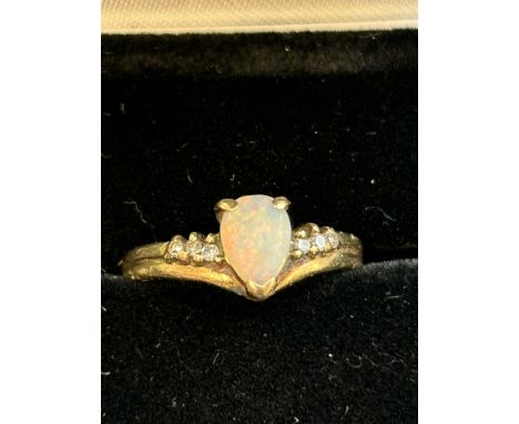 9ct Gold ring set with opal &amp; diamonds Size I 1.9g 