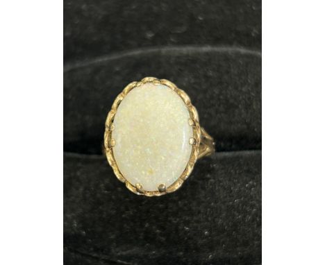 9ct Gold ring set with opal Size N 