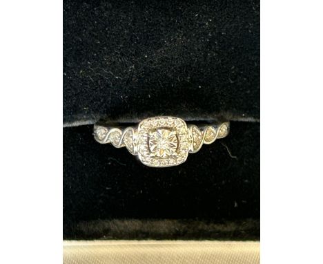 9ct White gold diamond ring Size K 2.7g 