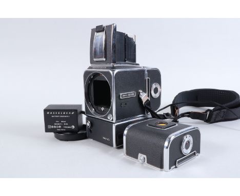 A Hasselblad 500 EL Camera Body, serial no UVE 17604, untested, body G, paint wear to viewfinder hood, tripod plate and back,
