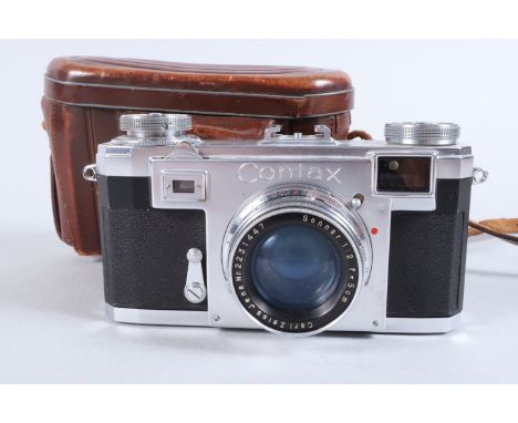 A Zeiss Ikon Contax IIa Camera, first model, 1950-54, serial no A44244, shutter working, viewfinder clear, rangefinder workin