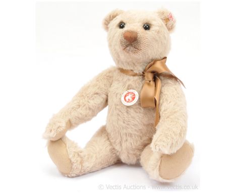 Steiff British Collectors' teddy bear 2013, white tag 664434, grey beige alpaca/cotton, LE 2000, 2013, Excellent, with chest 