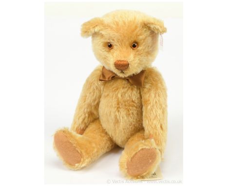 Steiff Teddy Bears of Witney George Bear, white tag 654749, LE 2000, inspired by St. George The Patriot Saint of England, gol