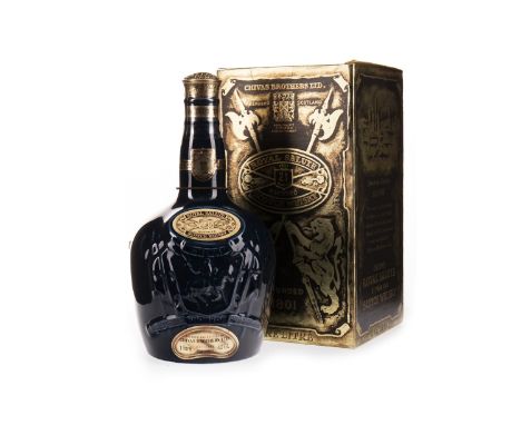 ROYAL SALUTE 21 YEARS OLD SAPPHIRE DECANTER - ONE LITRE Blended Scotch Whisky One litre, 40% volume, in carton.