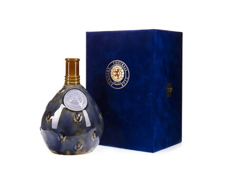 RANGERS FC DECANTER Blended Scotch Whisky 70cl, 40% volume, wade decanter in box.