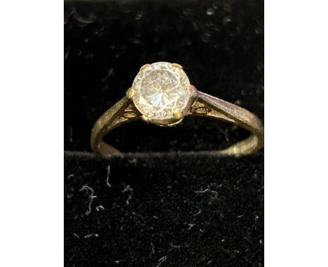 9ct Gold ring set with cz Size M 