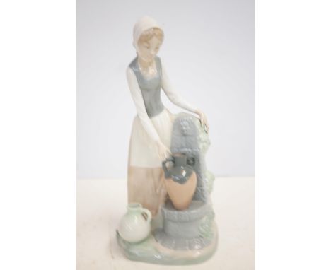 Large Nao figure lady at the water fountain 