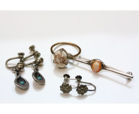 Small collection of vintage jewellery to include; Taxco pair of Silver earrings with Turquoise inlay, Yellow metal ring with 