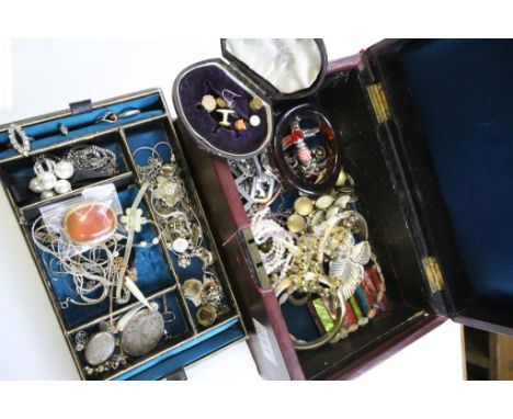 Burgundy leather jewellery box and contents to include vintage costume jewellery, Silver & Gold