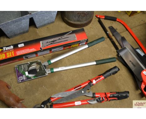 A set of Spear &amp; Jackson 27" bi-pass loppers (16)
