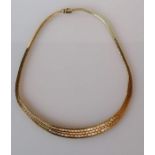 A graduated 9ct gold tri-colour necklace with brick-shape design, 40 cm, import hallmarks, 34g