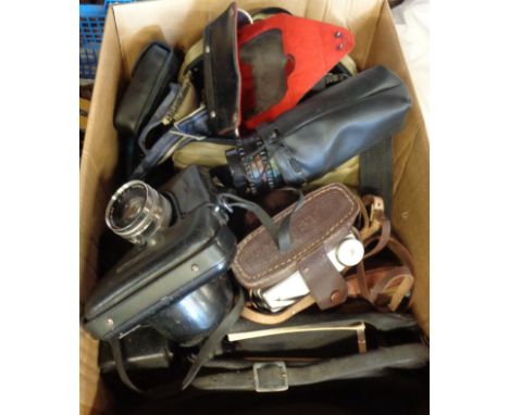A quantity of vintage cameras including Praktica, Yashica, etc.