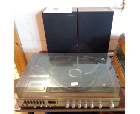 A vintage National Panasonic SG-2070L compact stereo with speakers