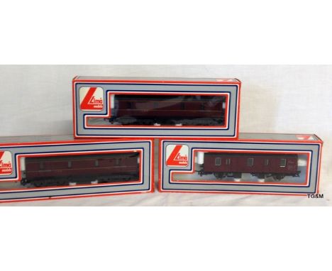 3 x Lima Trains passenger Coaches 3053558